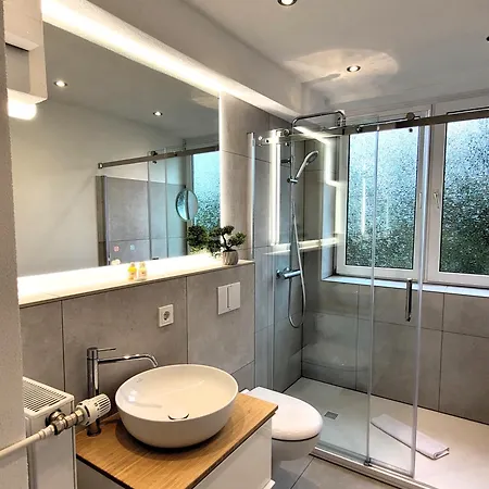 Apartment 21093 *